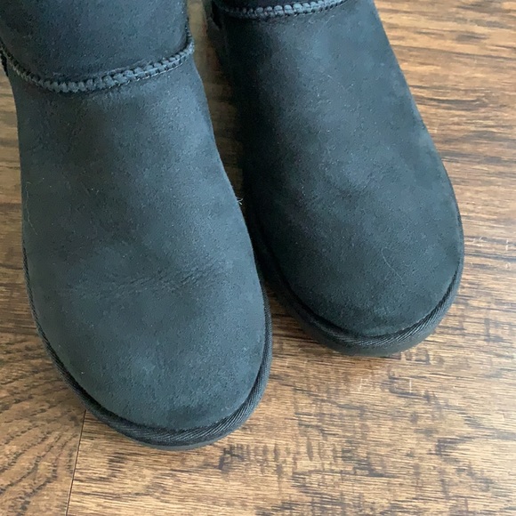 Ugg Classic II Genuine Shearling Lined Short Boot - Picture 3 of 9